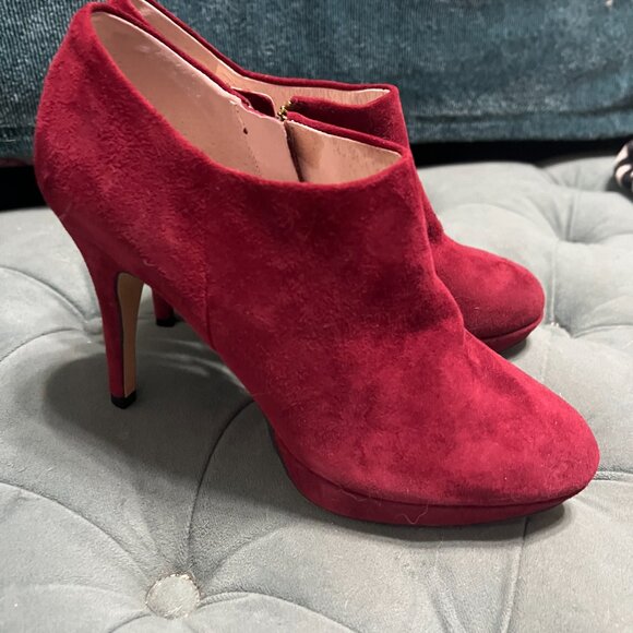 Vince Camuto Women's  Elvin Heel ankle booties with gold zippers red suede - Picture 6 of 10